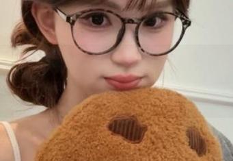 Xiuren秀人网 – Elise谭晓彤白衬衫无圣光套图，展现最真实的自己与青春姿态