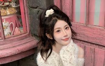 Xiuren秀人网 – 打开Yomi悠蜜的可爱小女仆图集资源，感受她甜美笑容和俏皮姿态的魅力
