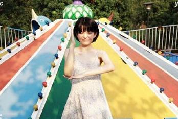 Xiuren秀人网 – 探索e宝小野猫的泳池写真作品分享，捕捉每一个美丽的瞬间