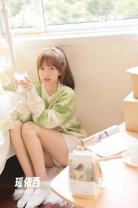 Xiuren秀人网 - 优琪琪子yuki裤里丝写真合集：享受每一幅原图的细腻之美