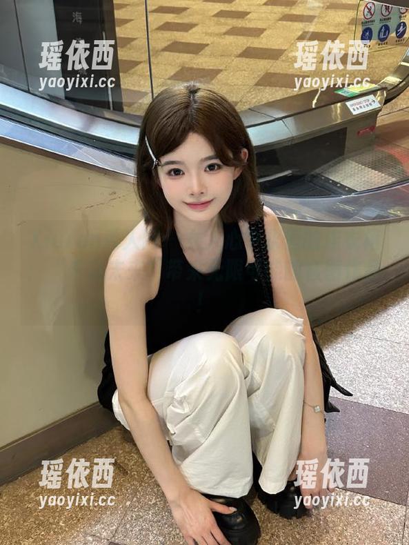 Xiuren秀人网 - 女人心中永恒的连衣裙：“千夜未来”带来无限可能的套图作品！