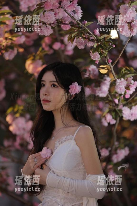 Xiuren秀人网 - 千夜未来海边写真高清套图，尽显青春活力与自然魅力