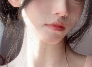 Xiuren秀人网 – 吃白菜的vi菜菜黑丝写真最新原图分享，时尚与美感的完美结合！