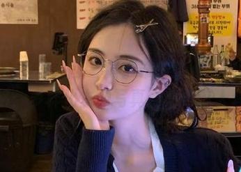 Xiuren秀人网 – 周于希Sally学姐独特风格：多样化主题写真合集与迷人套图