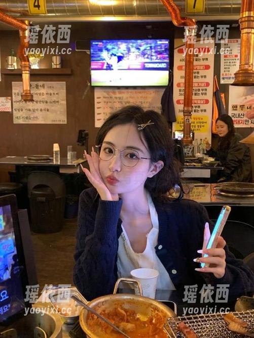 Xiuren秀人网 - 周于希Sally学姐独特风格：多样化主题写真合集与迷人套图