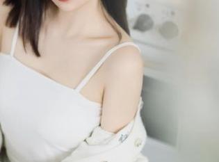 Xiuren秀人网 – 在这套周大萌制服图片合集里，谁能抵挡她的万种风情？