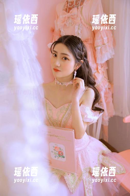 Xiuren秀人网 - 唐心心JK写真定制图集，展现你心中的少女梦