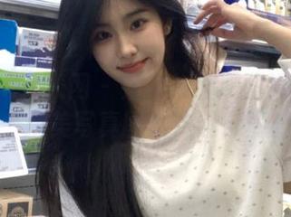 Xiuren秀人网 – 奶牛与土肥圆矮挫穷的故事：精美写真图集传递自然的温情