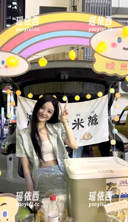 Xiuren秀人网 - 安然anran校园瞬间：精选写真作品集揭示她的内心世界