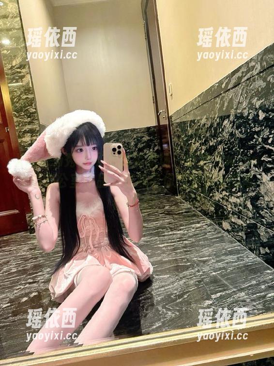 Xiuren秀人网 - 搞笑职场：小泡芙winna的办公室作品，资源带你回到快乐的青春时光！