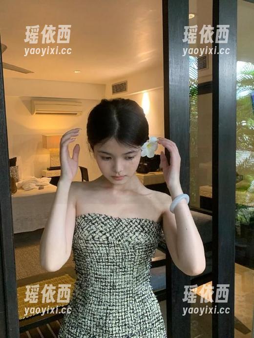 Xiuren秀人网 - 追随小蛮妖_honey的步伐，最新图册中那些秘密让你感受未知的魅力！