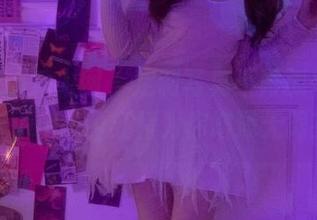 Xiuren秀人网 – 定制写真不再孤单，小蛮妖yummy红裙为你增添无限芬芳