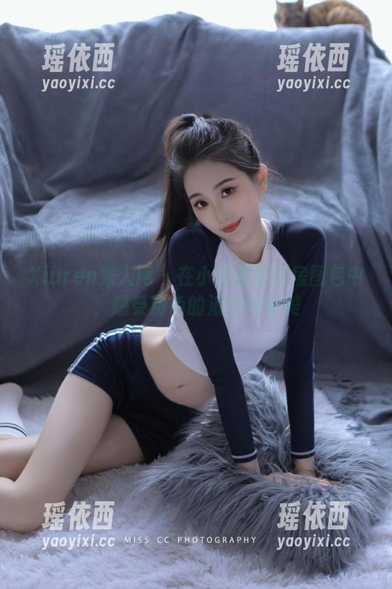 Xiuren秀人网 - 在小蛮腰的私房图包中，感受粉色的浪漫与甜美