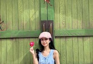 Xiuren秀人网 – 小雨baby的私房美图合集：探索纯白色调中的无限魅力