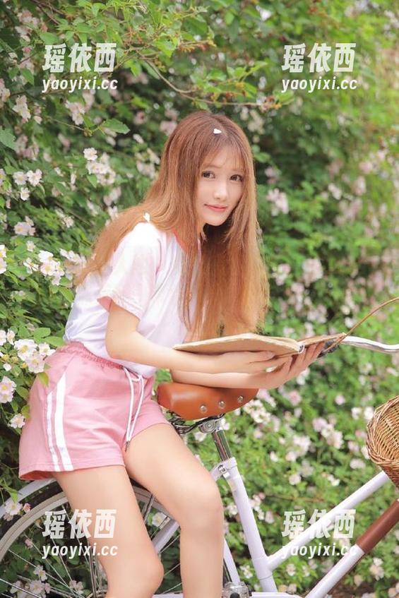 Xiuren秀人网 - 梦幻高清图片：张思允Nice丝袜美腿，带你领略时尚与性感的极致魅力