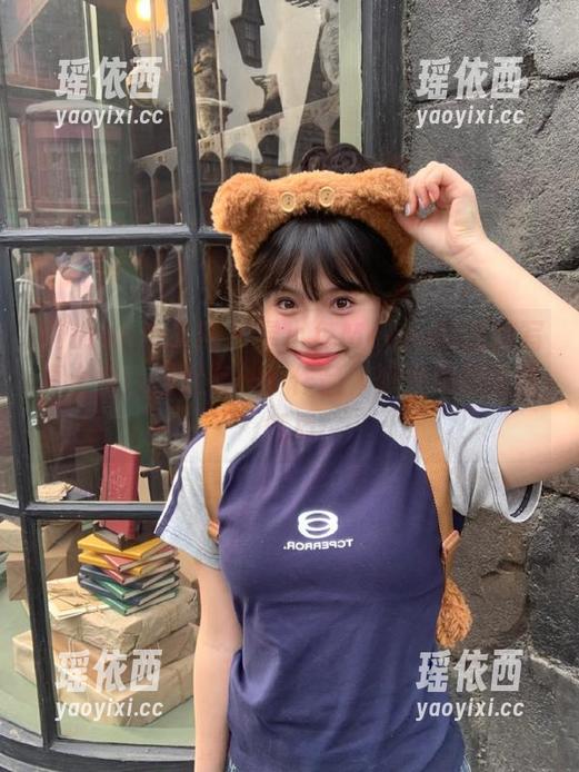 Xiuren秀人网 - 星小兔Meetu的短裤写真合集：通过每一个作品，感受她的独特气质