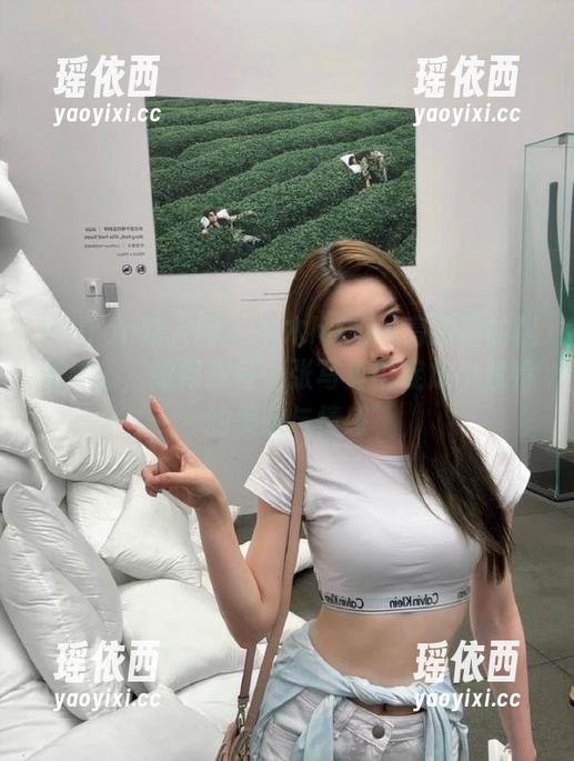 Xiuren秀人网-木木hanna Xiuren秀人网 - 木木hanna高跟鞋的优雅姿态,如何在每一张写真中绽放出独特的美感与情感