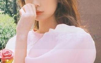 Xiuren秀人网 – 来自博主“杜viki”的红裙写真，在线高清记录无与伦比的美丽