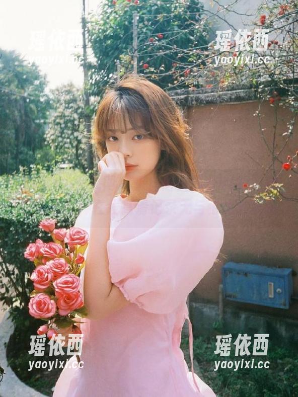Xiuren秀人网 - 来自博主“杜viki”的红裙写真，在线高清记录无与伦比的美丽