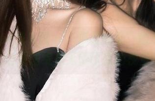 Xiuren秀人网 – “温柔的柔”的美腿写真：让原图绽放无限诱惑的视觉体验