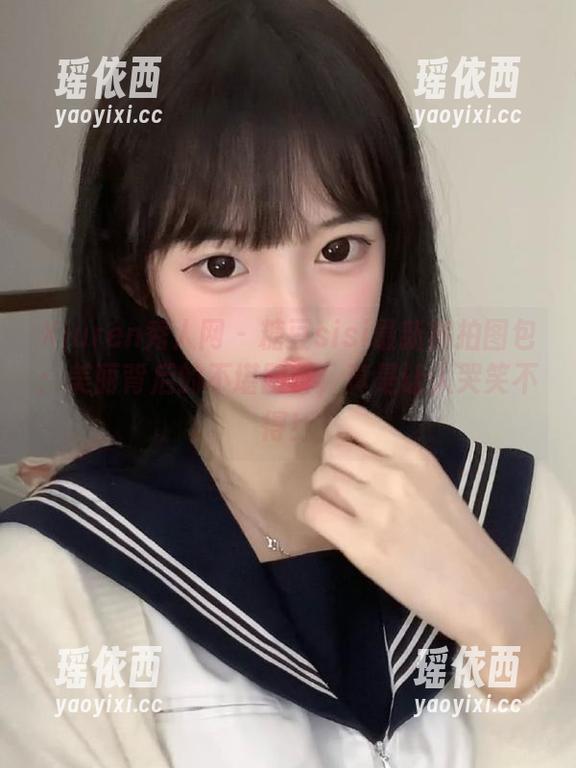 Xiuren秀人网 - 糖豆sisi最新旅拍图包：美丽背后的不堪回首，真是让人哭笑不得！