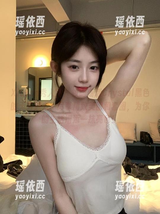 Xiuren秀人网 - 领略荡漾Crystal黑色的无穷魅力，尽享精致美图和套图，为你的生活增添一抹亮色！
