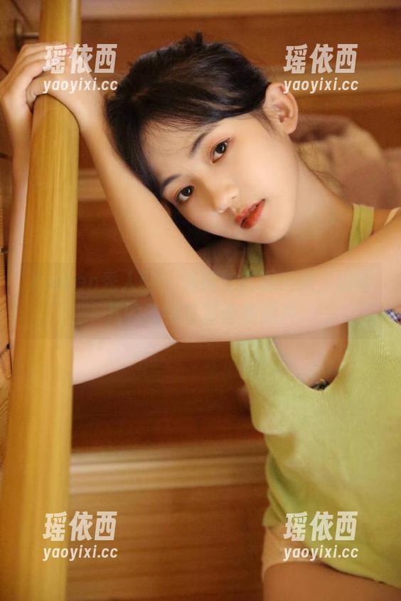 Xiuren秀人网-虞姬儿 Xiuren秀人网 - 清纯与自嘲交织,虞姬儿的独特写真合集照片