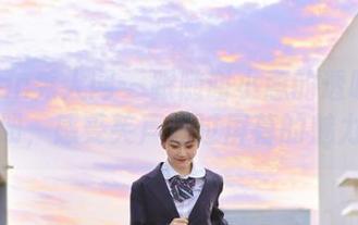 Xiuren秀人网 – 跟随谢小蒽的透明写真图册，感受笑声透过屏幕的魅力！