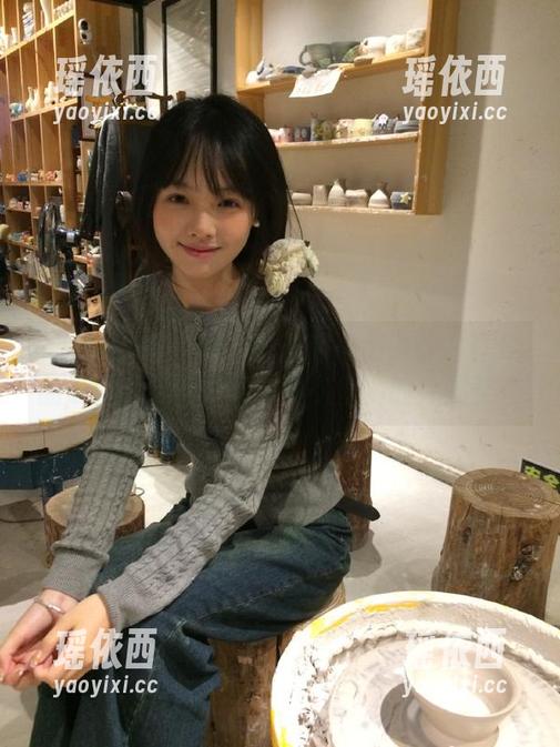 Xiuren秀人网 - 最新谭小灵女仆写真作品展现：粉色梦幻与现实魅力的完美契合