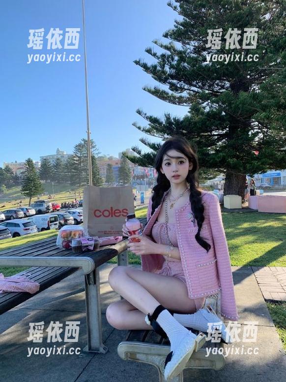 Xiuren秀人网 - 谭睿琪Ailsa短裤图包：为何短裤成了她的夏季必备单品？