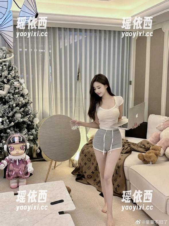 Xiuren秀人网 - 丰富多彩的办公室邂逅：陈小喵的写真作品分享与解读