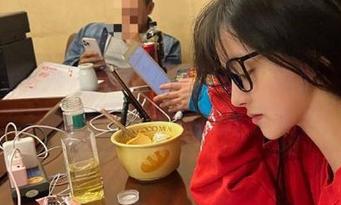 Xiuren秀人网 – 当厨娘遇上摄影，雯大王susie的搞笑图集分享来袭！