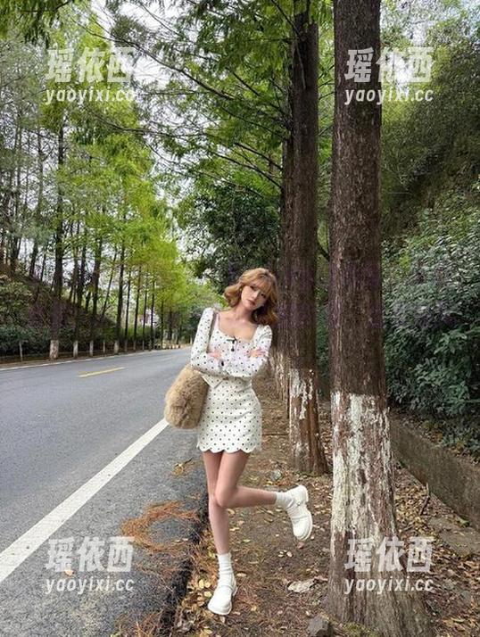 YouMi尤蜜荟 - 不柠bling甜心写真精选合集：捕捉她每一个动人的瞬间，温柔如风的照片