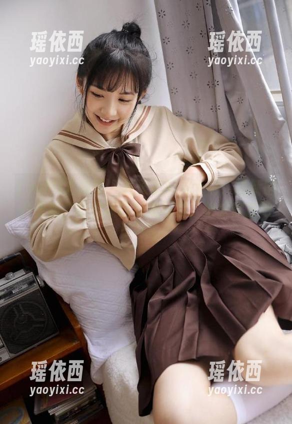 YouMi尤蜜荟 - 夏天里的周大萌：最新图片更新，带你领略绝美写真，快来欣赏吧！