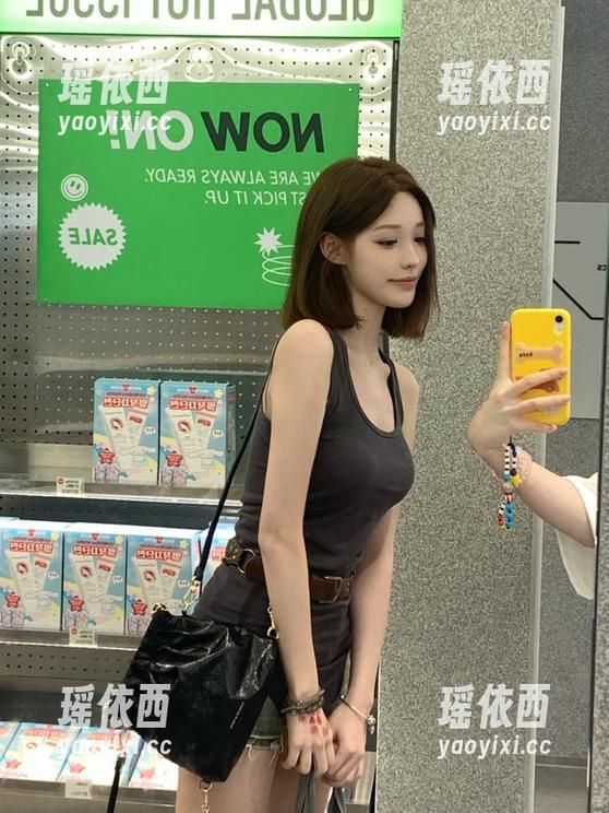 YouMi尤蜜荟-心上可Flora YouMi尤蜜荟 - 心上可Flora无圣光美图系列,制服美感淋漓尽致的绽放