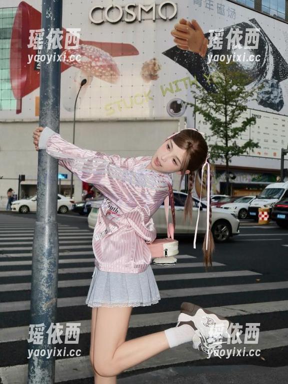 YouMi尤蜜荟 - 白露小猪海边作品集分享：捕捉阳光与海浪的瞬间