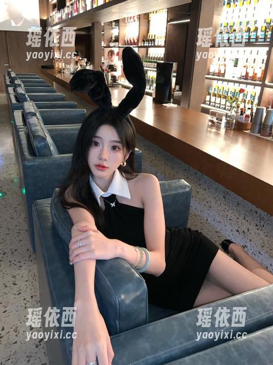 YouMi尤蜜荟-鱼尾fish YouMi尤蜜荟 - 鱼尾fish的粉色写真旅程:每一幅原图都是一段故事