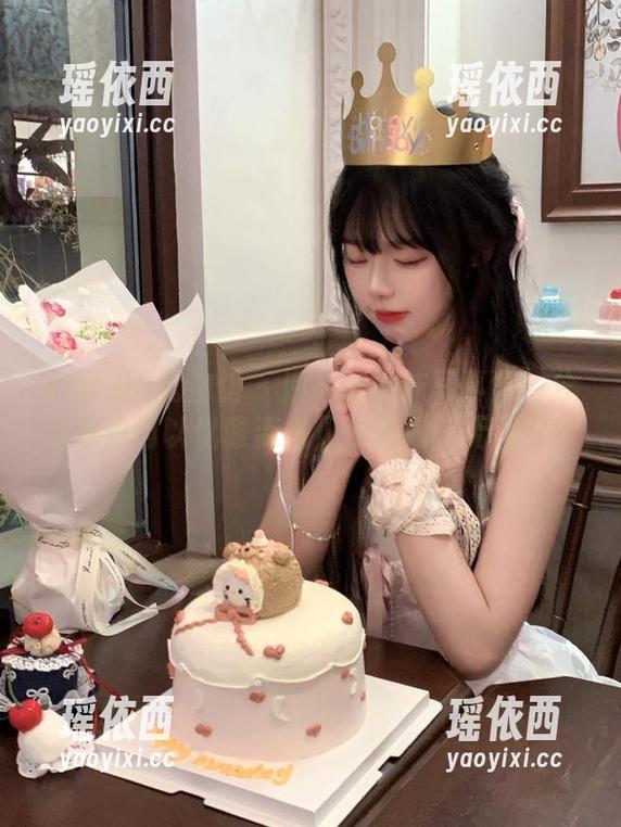 YouWu尤物馆 - 温心怡丝袜写真集：分享她如何以优雅姿态见证时尚的无限可能