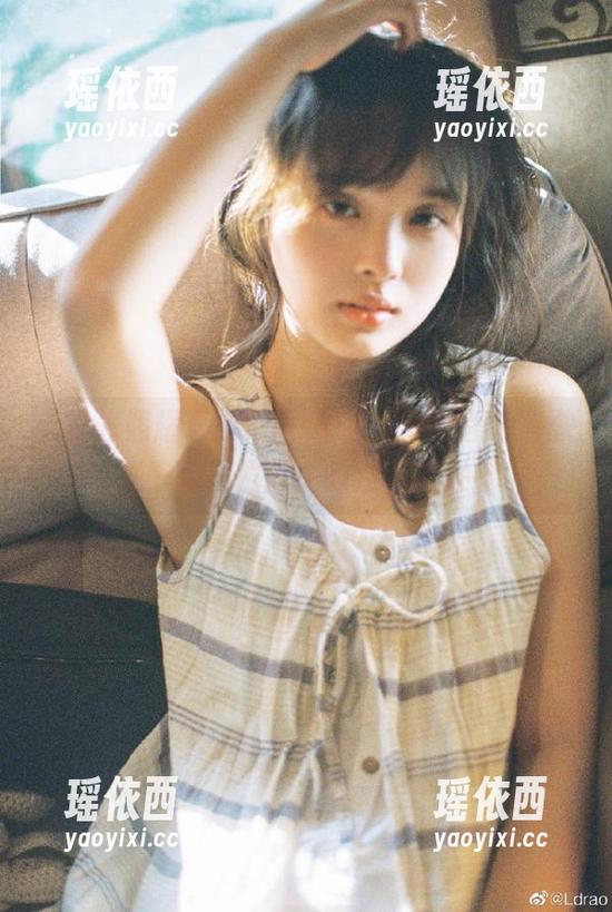 无圣光照耀下的Yuka(유카)海边图包，快来一睹这位博主的独特风采！