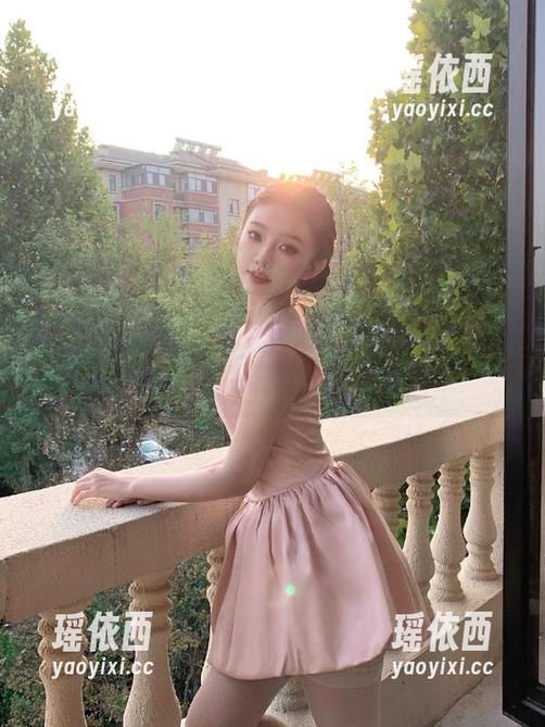 beautyleg - 感受美丽：Lina连衣裙最新更新，图片展现她的优雅风采