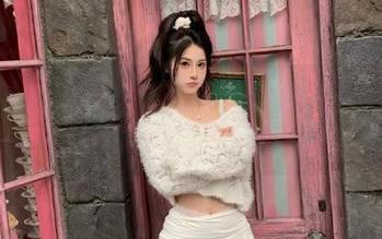 beautyleg – 走进Queenie教室的艺术世界：一览博主精彩写真作品的图集视角