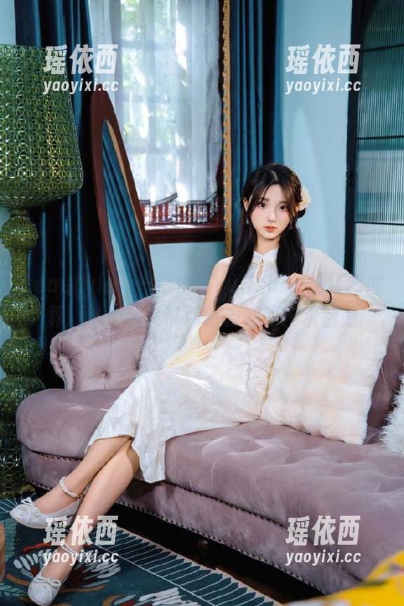 beautyleg - 漫步在YuHsuan的红裙世界：私拍图片带你感受她的艺术魅力