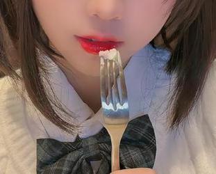 走近miko酱ww透明世界，带你领略她的原图和独家图包！