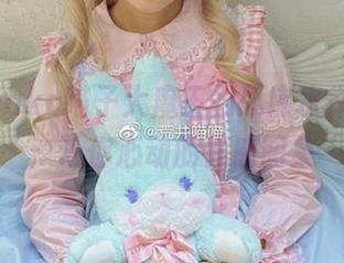 探索nyako喵子大魔王的死库水作品合集：让你心动的性感图集