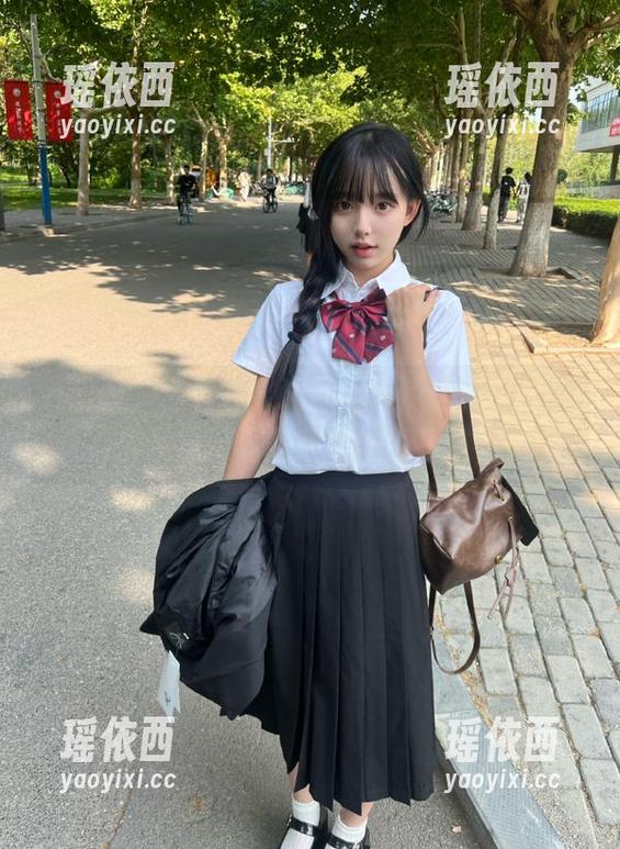 pans - 迷醉在果汁的比基尼写真套图，展现热辣而又甜美的夏日风情