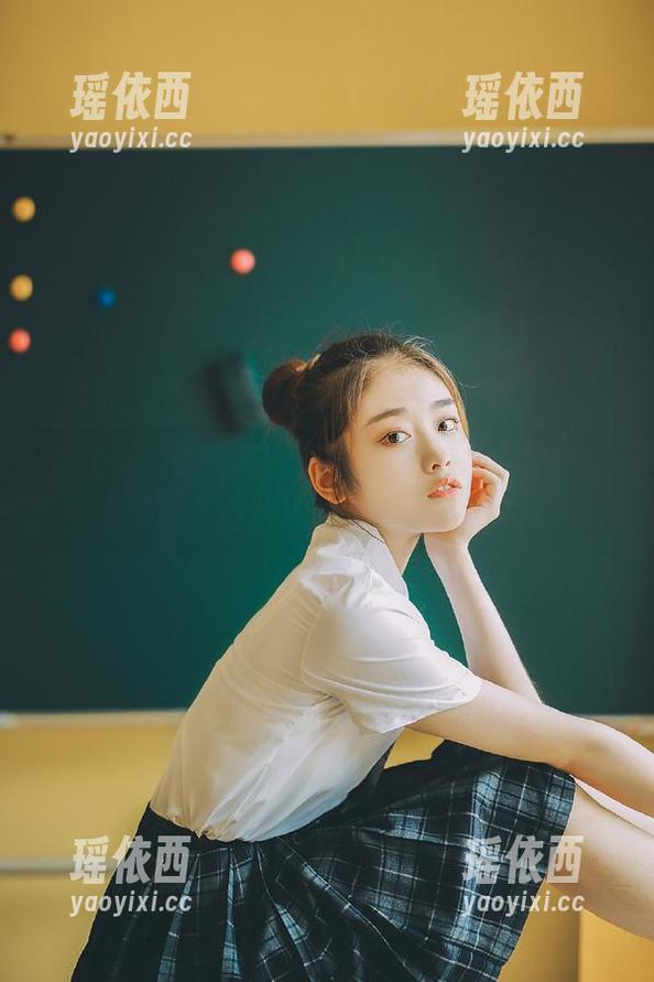 pans - 最新美图速递：淘淘校服写真，展现青春的纯真与活力瞬间！