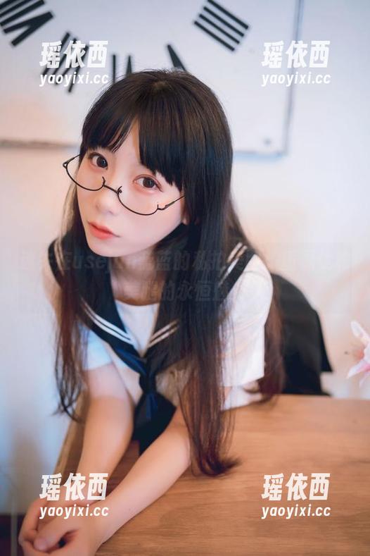 迷失在usejan蓝蓝的私拍美图，重温优雅美腿的永恒魅力