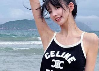 一组定制いくみ(育美)丝袜图片，展现她独特气质与风格，尽情欣赏吧！