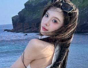 丽柜 – 小七黑色私拍写真大放送，看看她如何把黑色演绎得如此迷人！