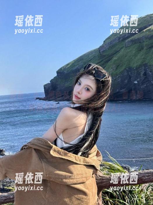 丽柜 - 小七黑色私拍写真大放送，看看她如何把黑色演绎得如此迷人！